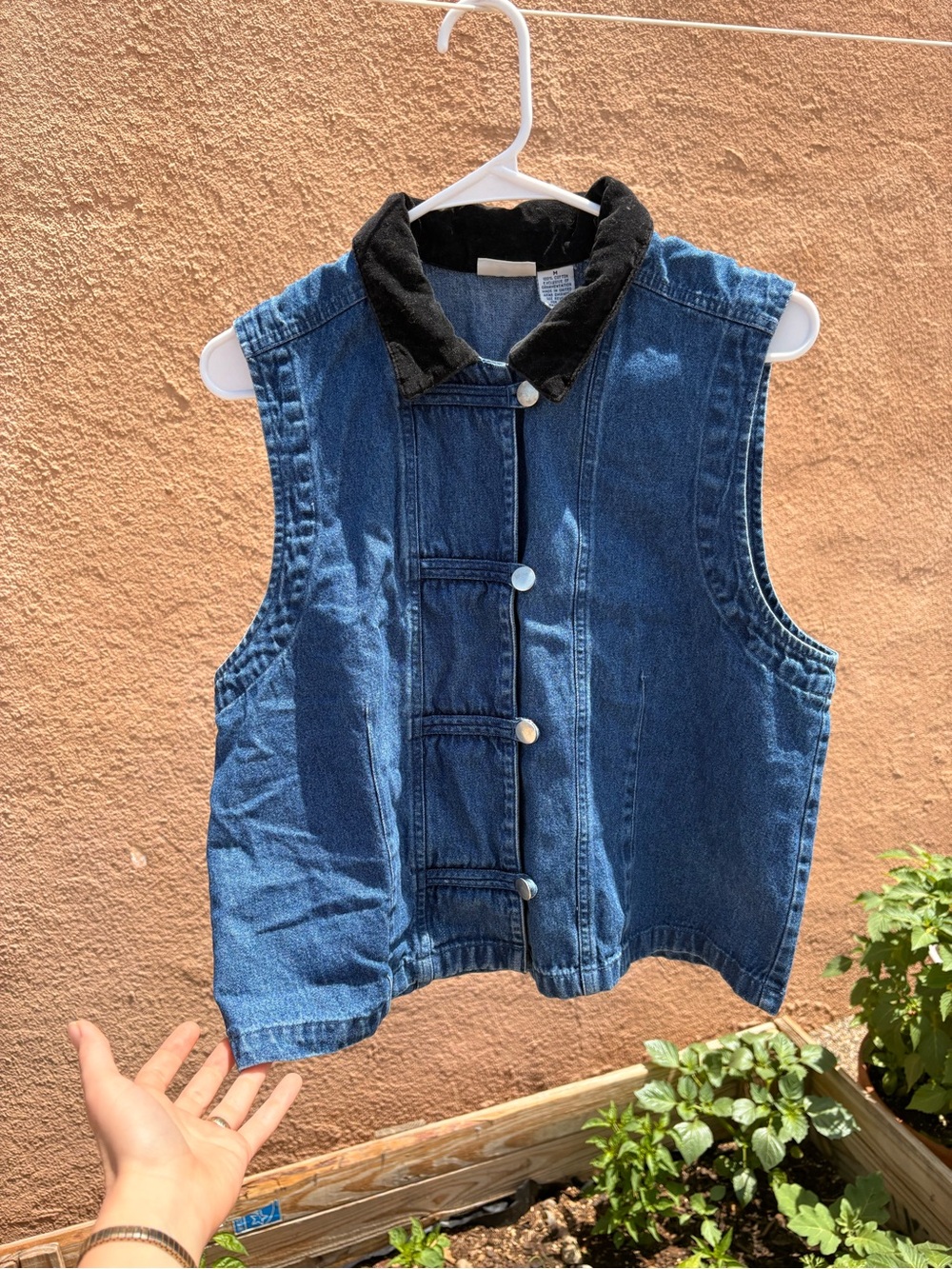 Vintage Unique Women’s Dark Blue Denim Button-Down Vest with Black Collar